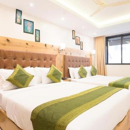 Hotel Sky Wood At Airport New Delhi Eksteriør bilde