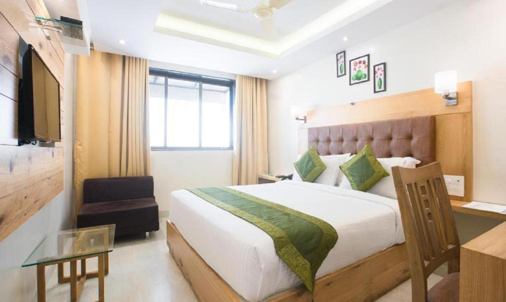 Hotel Sky Wood At Airport New Delhi Eksteriør bilde