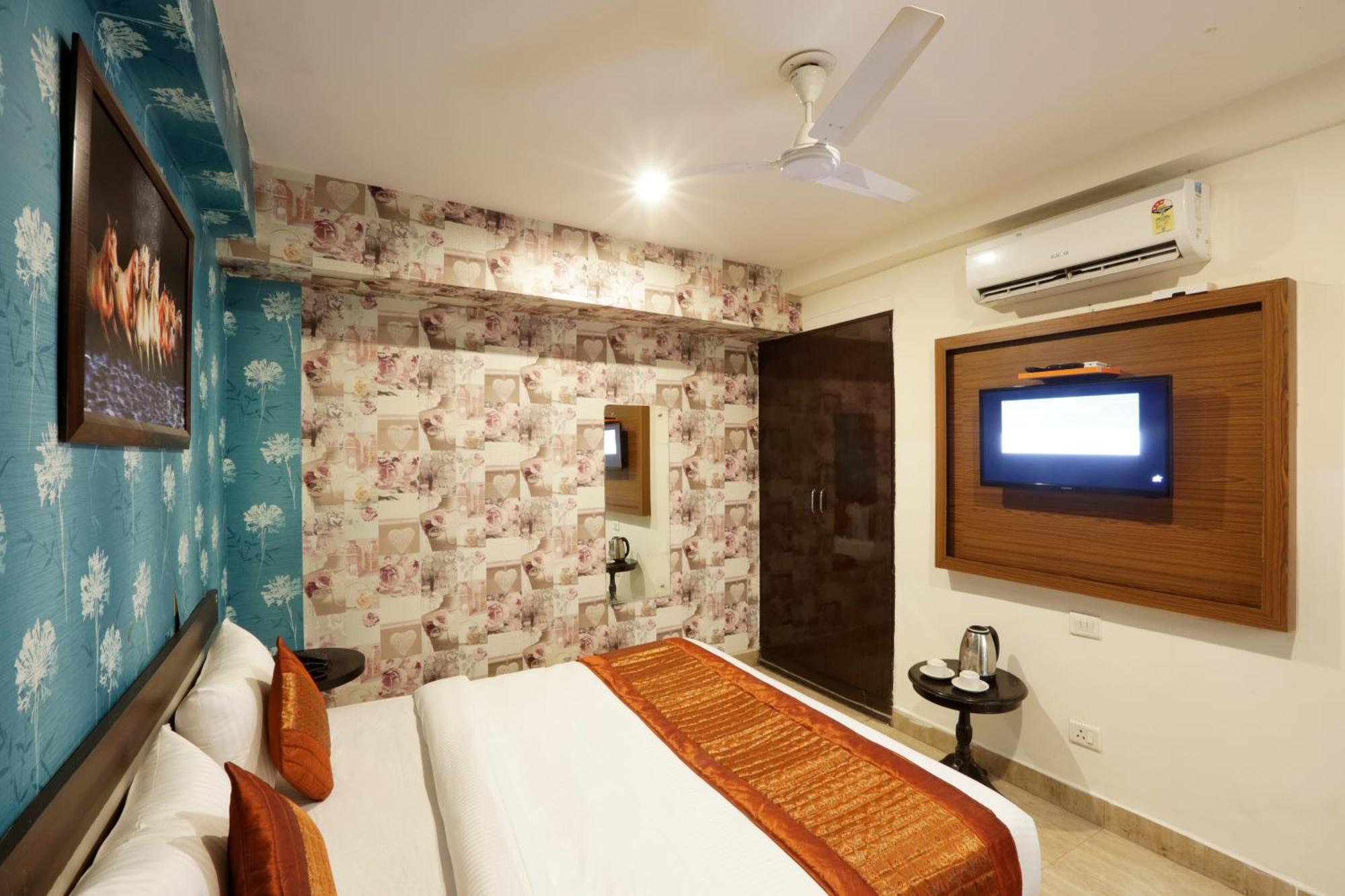 Hotel Sky Wood At Airport New Delhi Eksteriør bilde