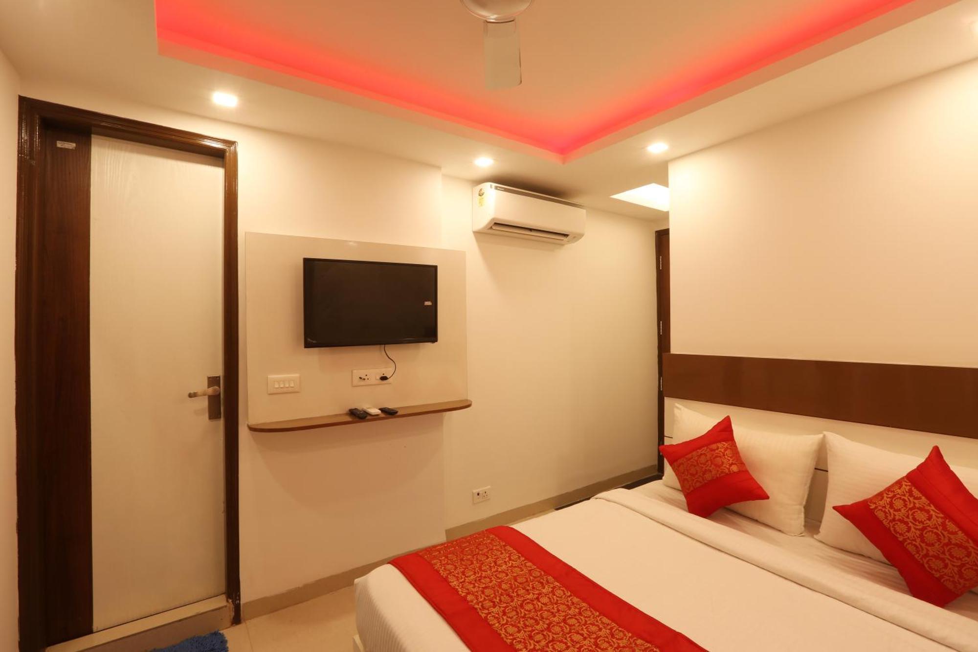 Hotel Sky Wood At Airport New Delhi Eksteriør bilde