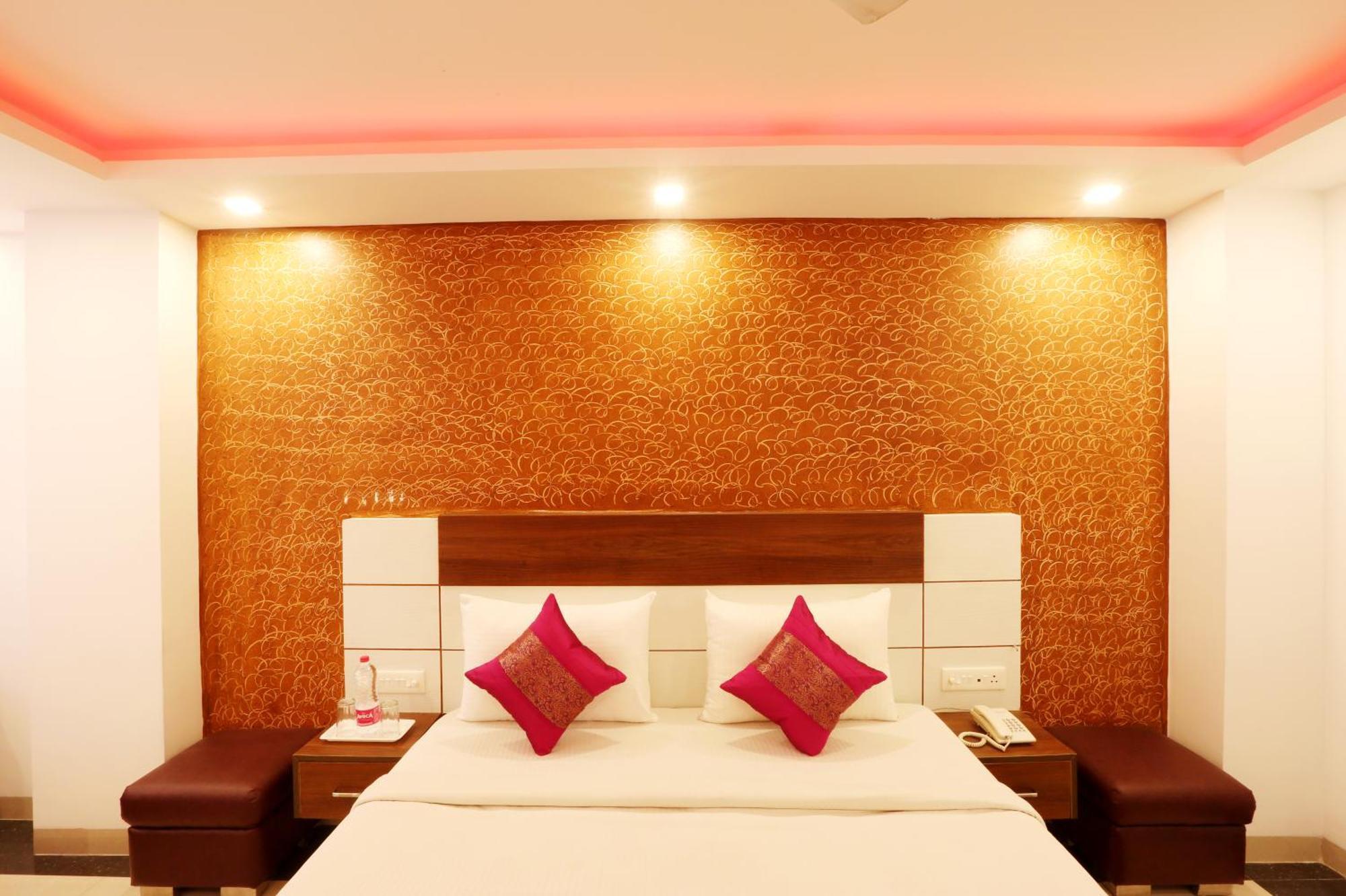 Hotel Sky Wood At Airport New Delhi Eksteriør bilde