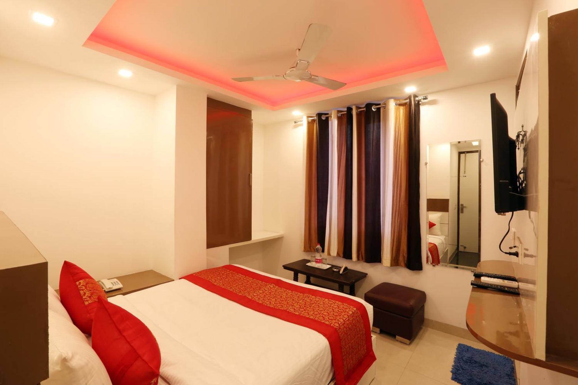 Hotel Sky Wood At Airport New Delhi Eksteriør bilde