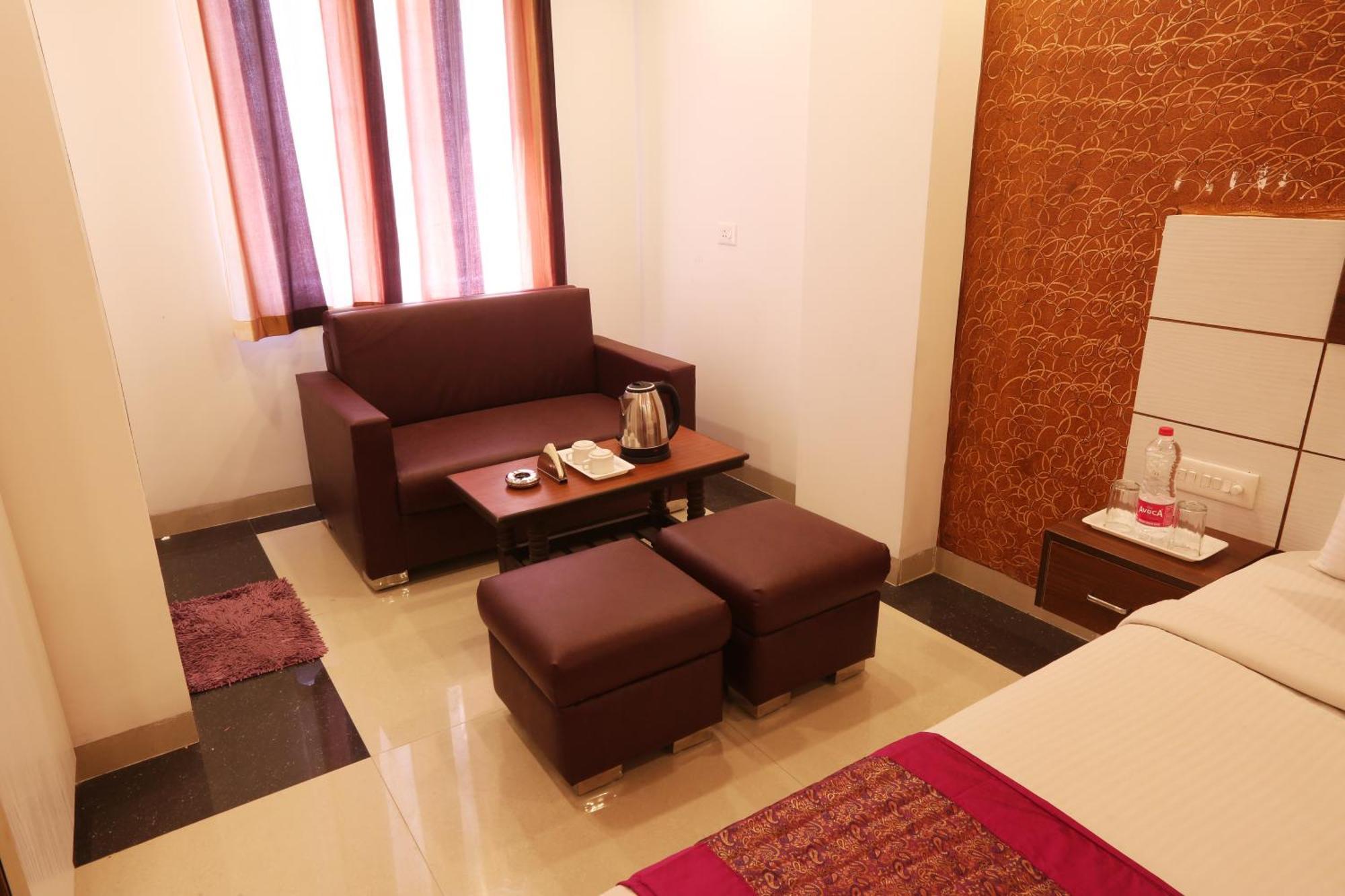 Hotel Sky Wood At Airport New Delhi Eksteriør bilde