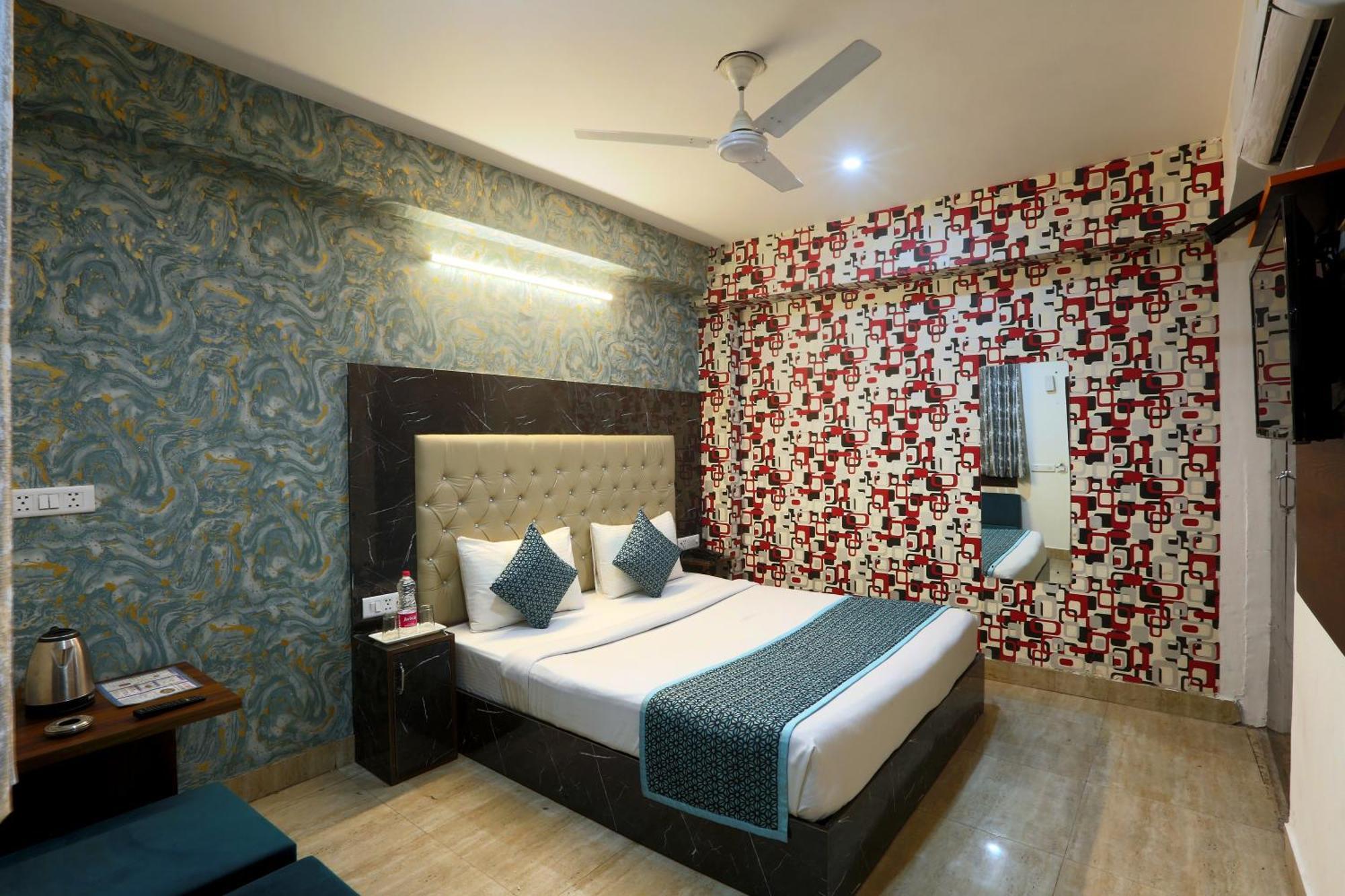 Hotel Sky Wood At Airport New Delhi Eksteriør bilde