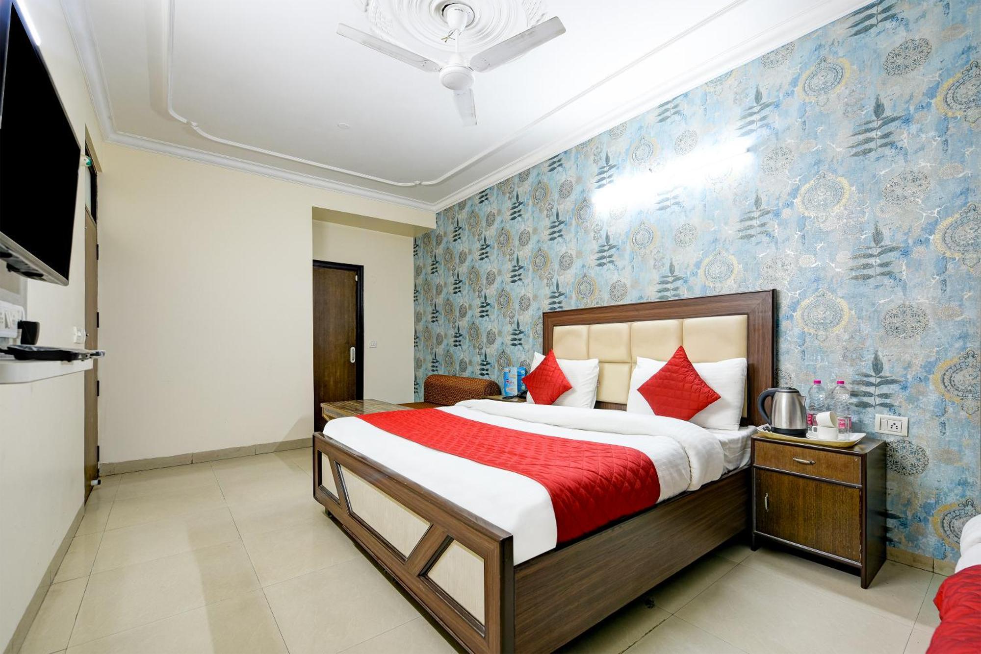 Hotel Sky Wood At Airport New Delhi Eksteriør bilde