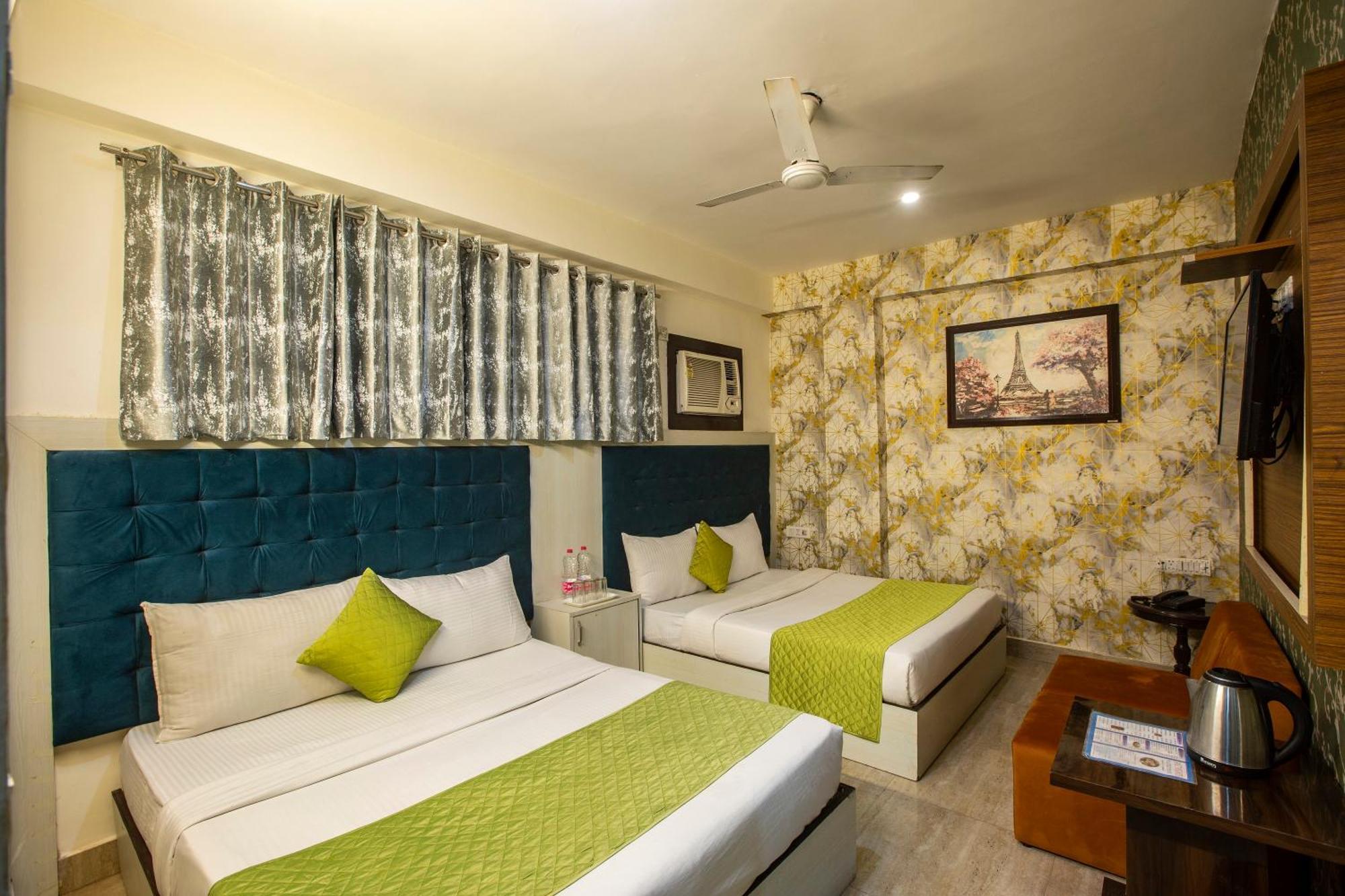 Hotel Sky Wood At Airport New Delhi Eksteriør bilde