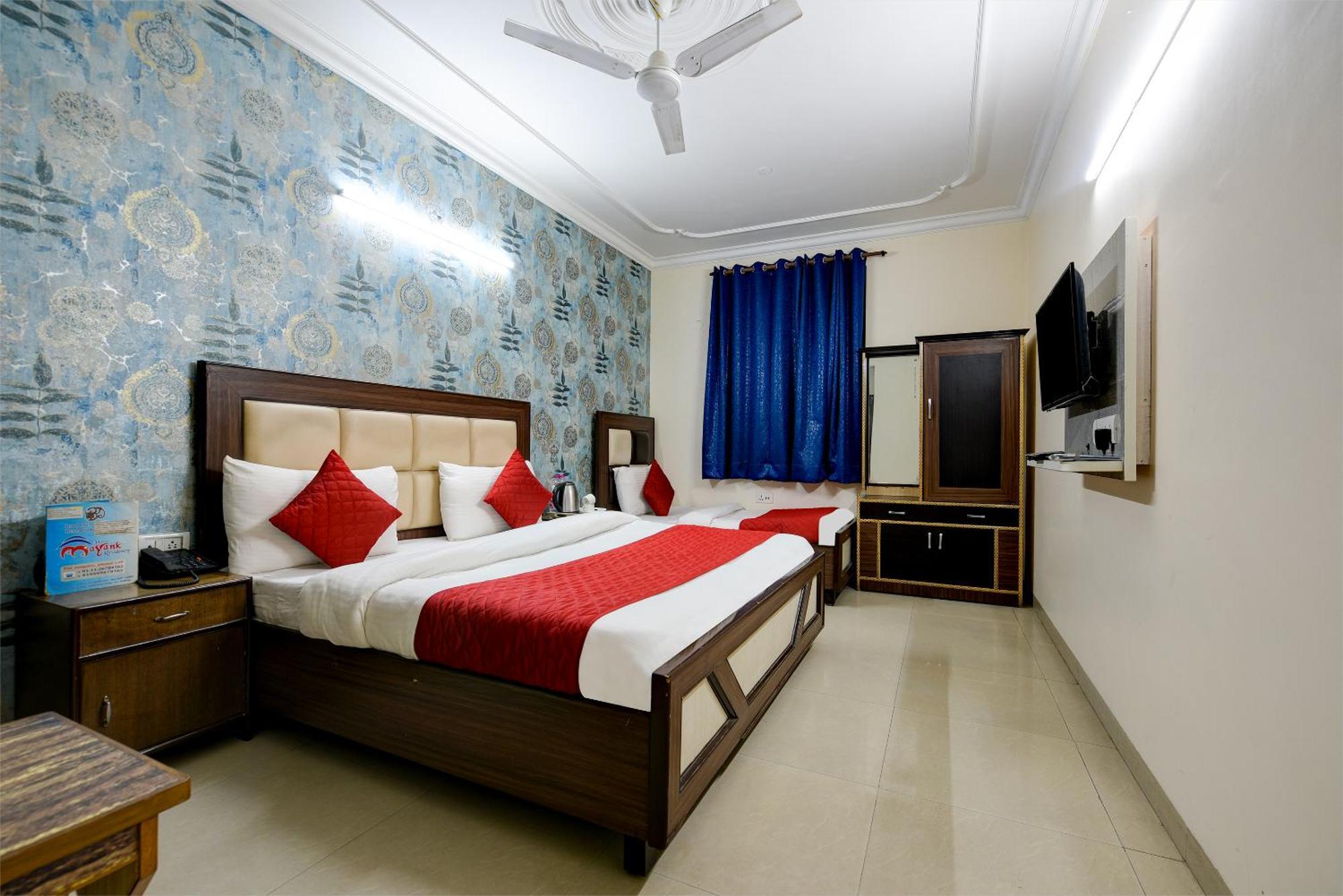 Hotel Sky Wood At Airport New Delhi Eksteriør bilde