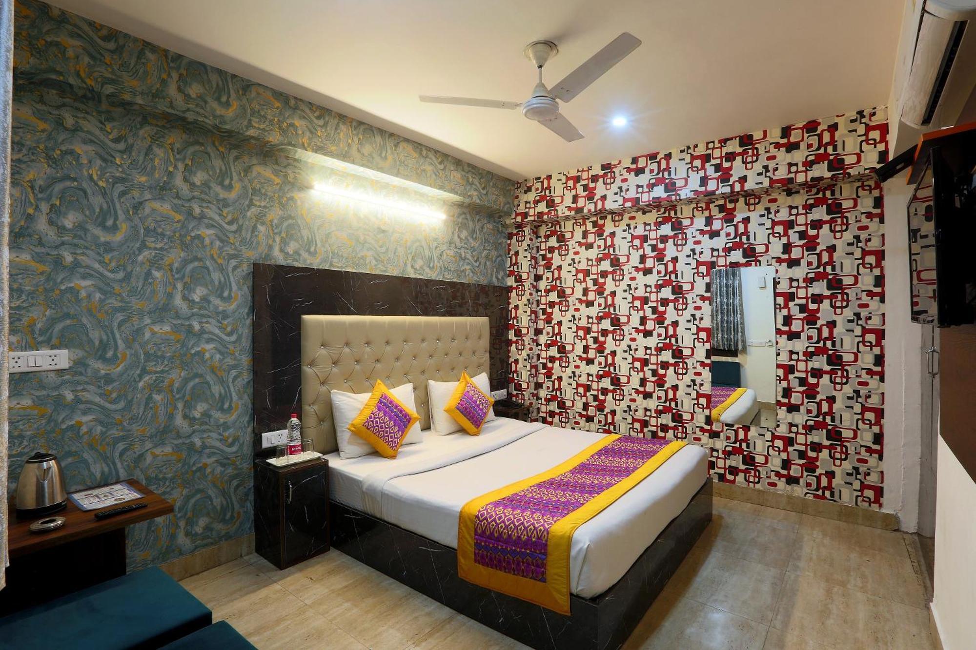 Hotel Sky Wood At Airport New Delhi Eksteriør bilde