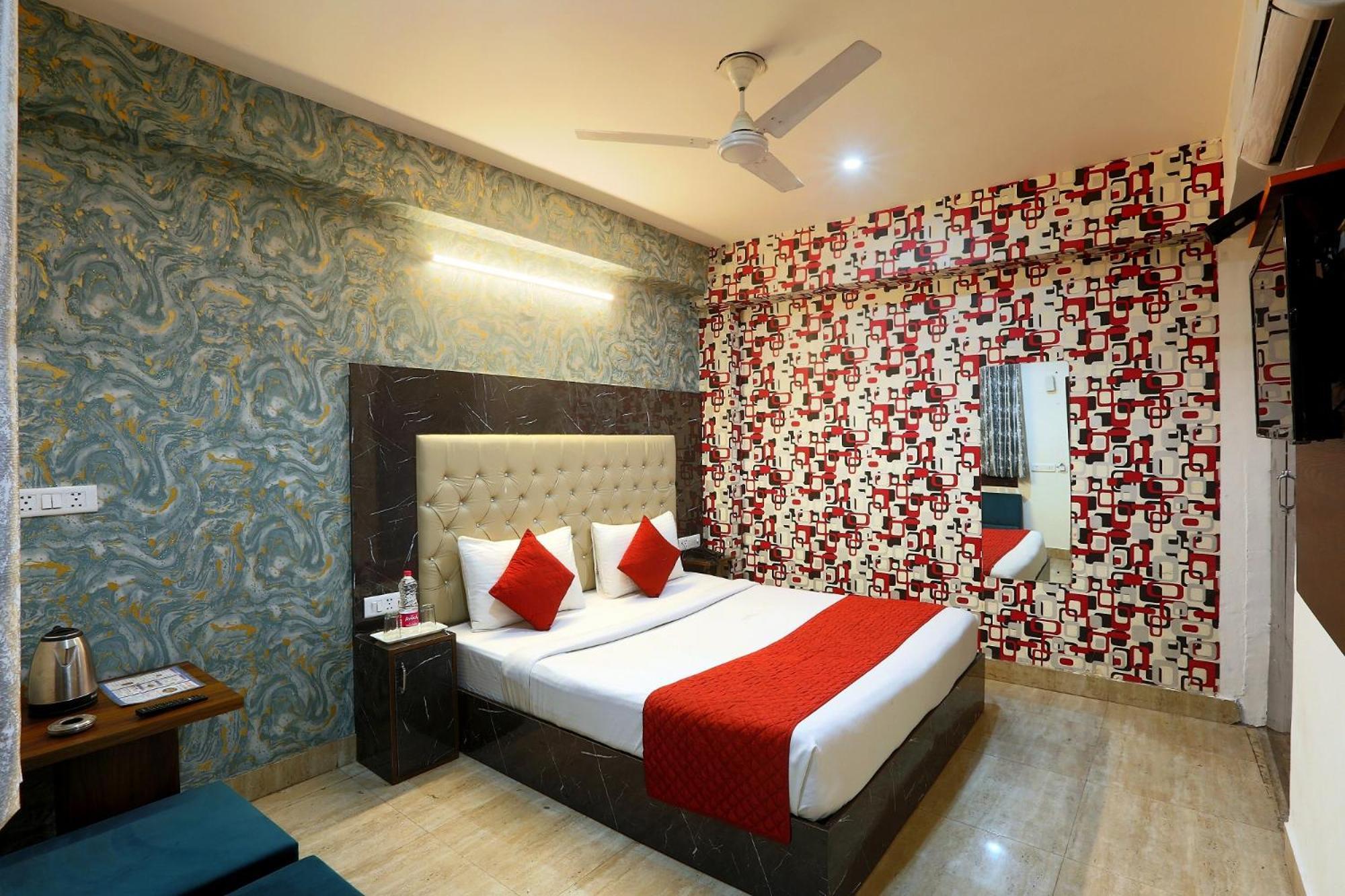 Hotel Sky Wood At Airport New Delhi Eksteriør bilde