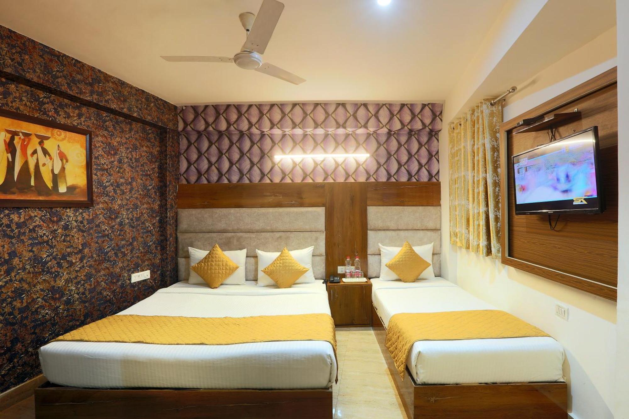 Hotel Sky Wood At Airport New Delhi Eksteriør bilde